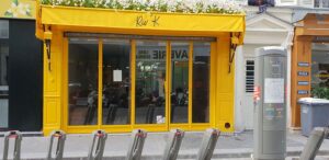 Devanture restaurant jaune
